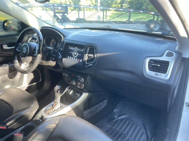 Used 2020 Jeep Compass Latitude FWD image 29