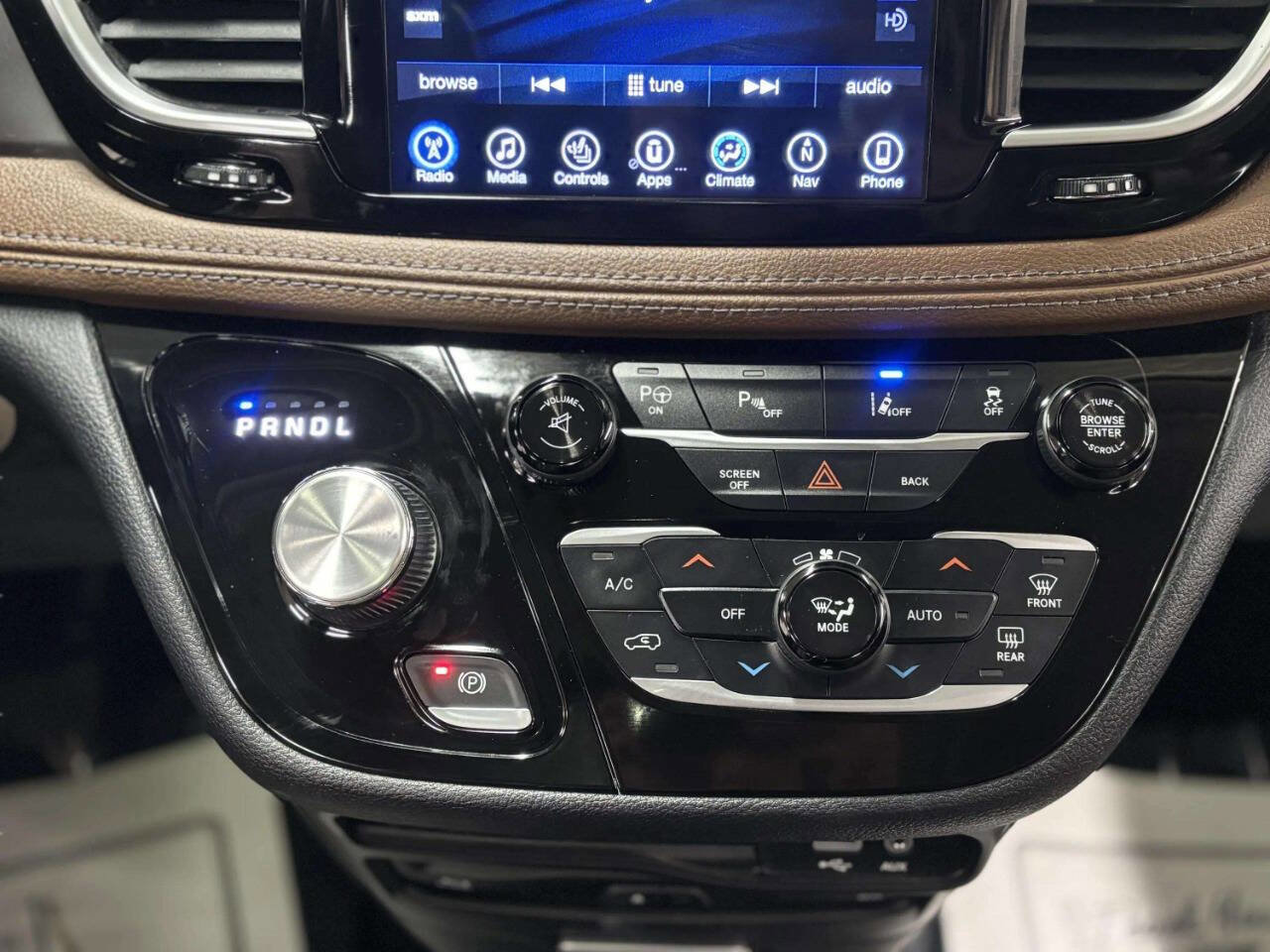 Used 2017 Chrysler Pacifica Limited image 48