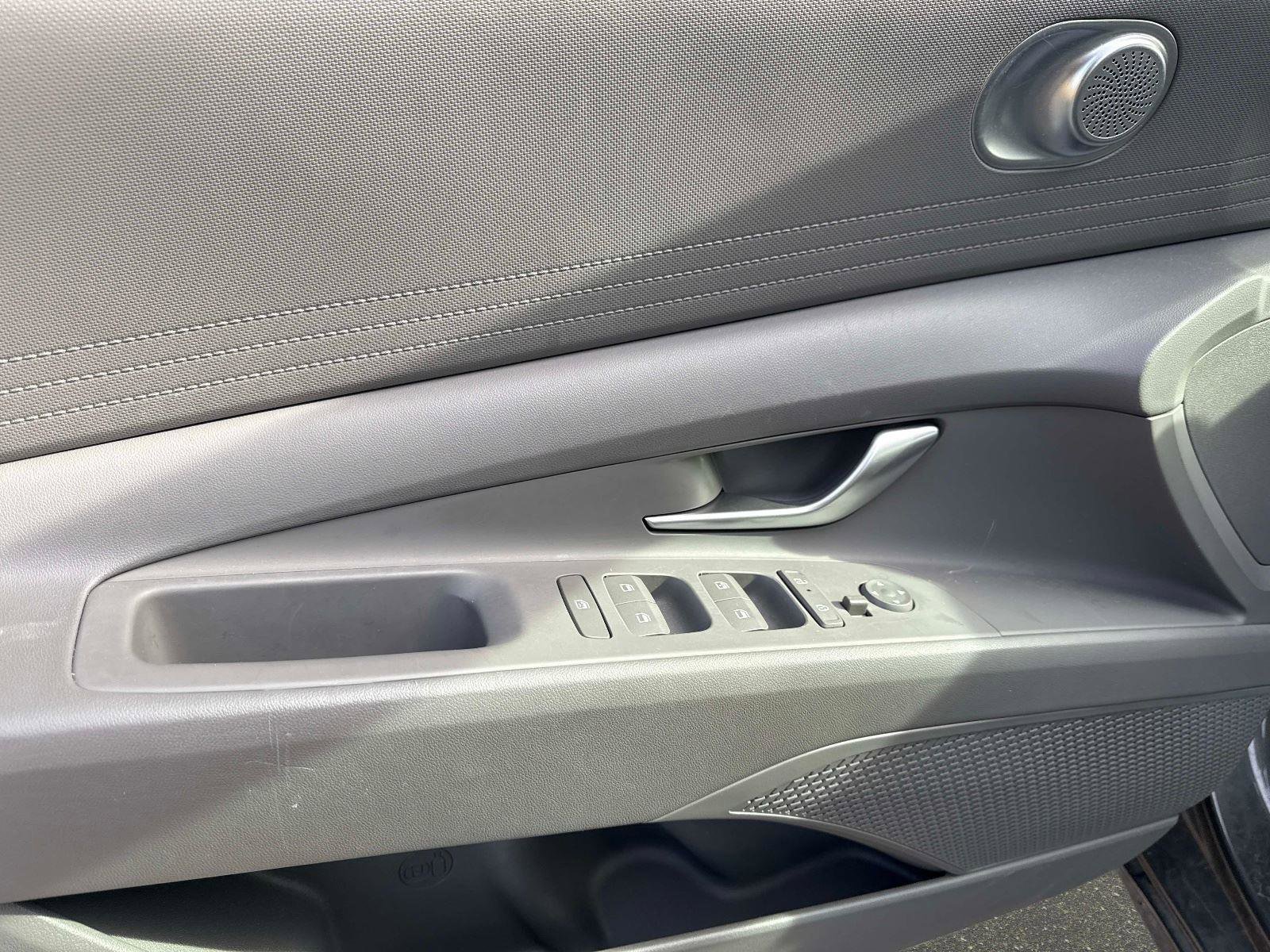 Certified 2024 Hyundai Elantra SEL image 18