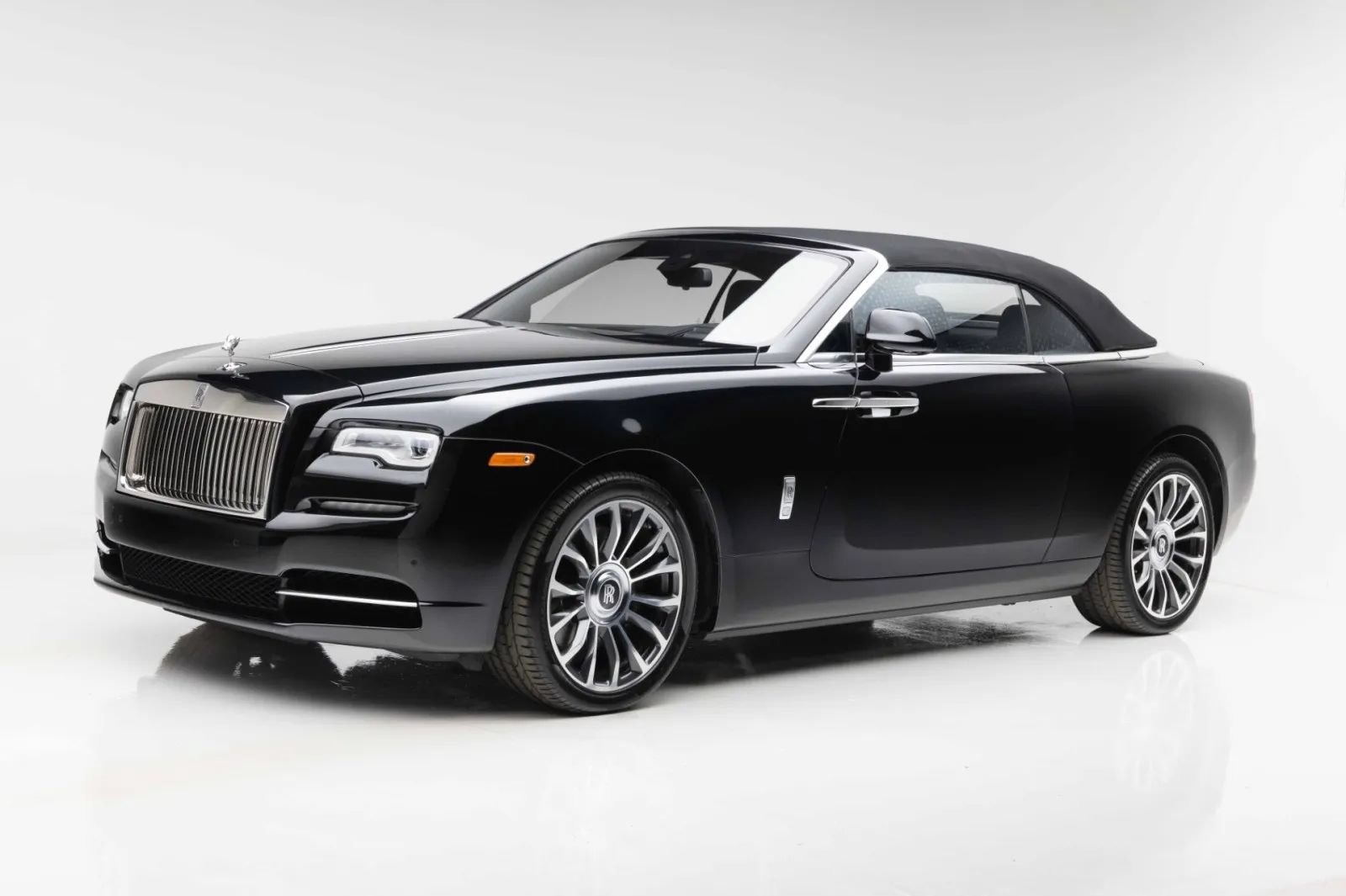 Used 2019 Rolls-Royce Dawn RWD image 25