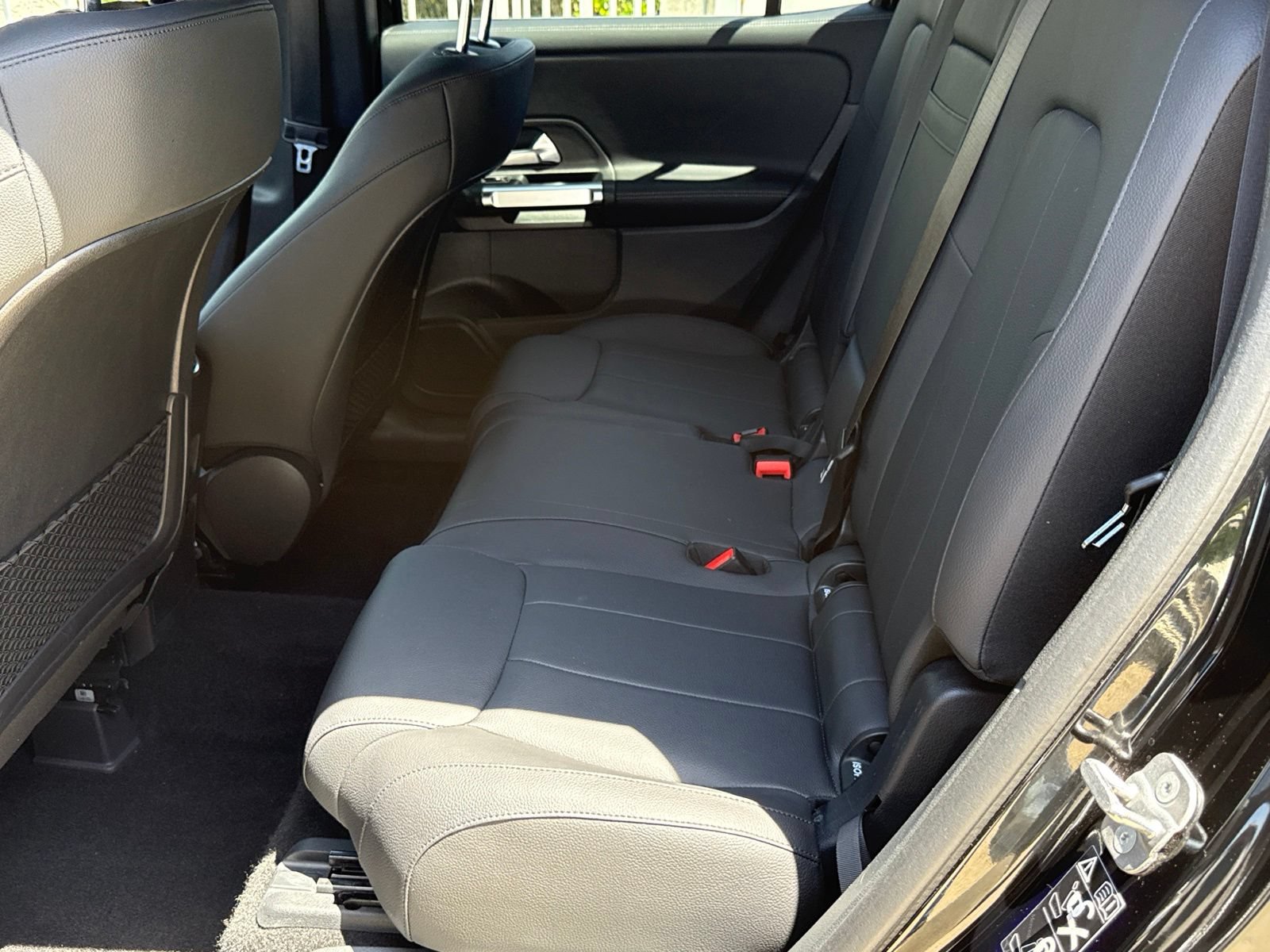 Used 2024 Mercedes-Benz GLB 250 image 40