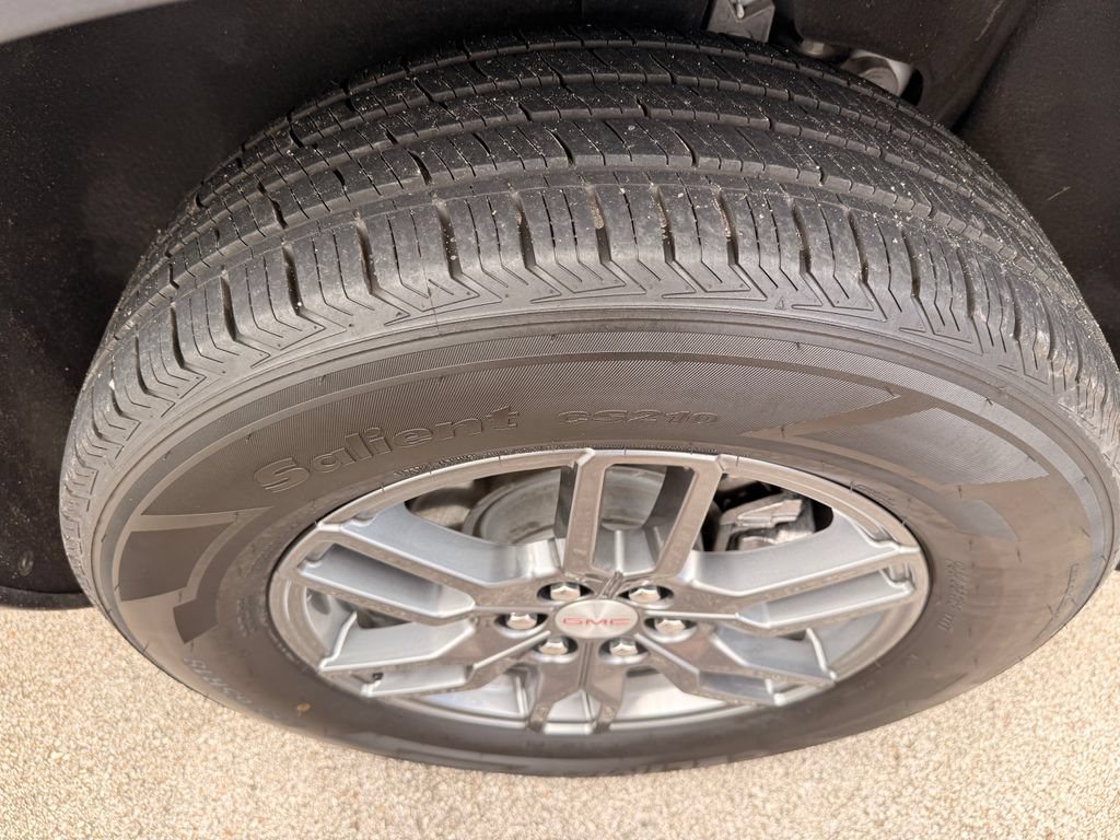 Used 2025 GMC Acadia Elevation FWD image 8