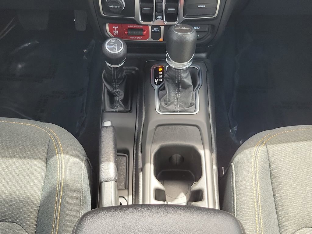 Certified 2025 Jeep Gladiator Mojave AWD/4WD image 18