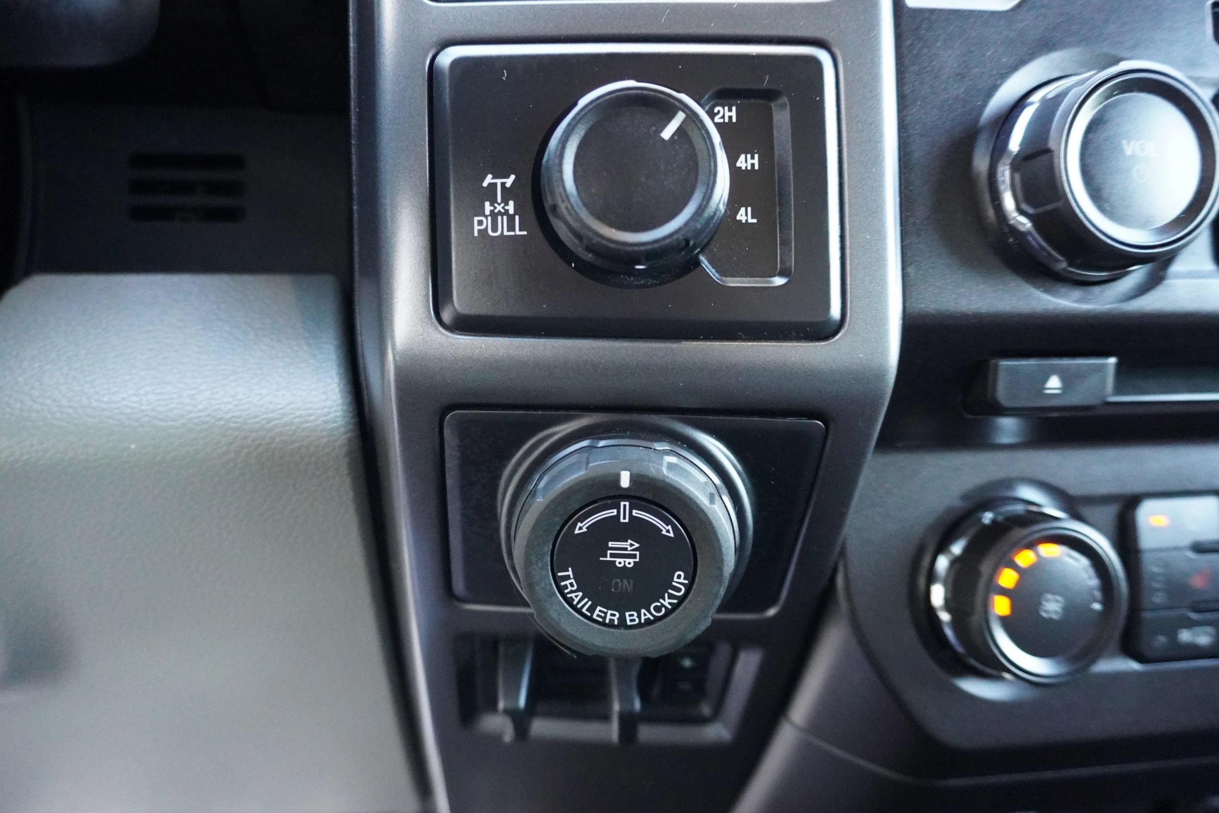 Used 2018 Ford F150 XLT w/ Equipment Group 302A Luxury AWD/4WD image 17