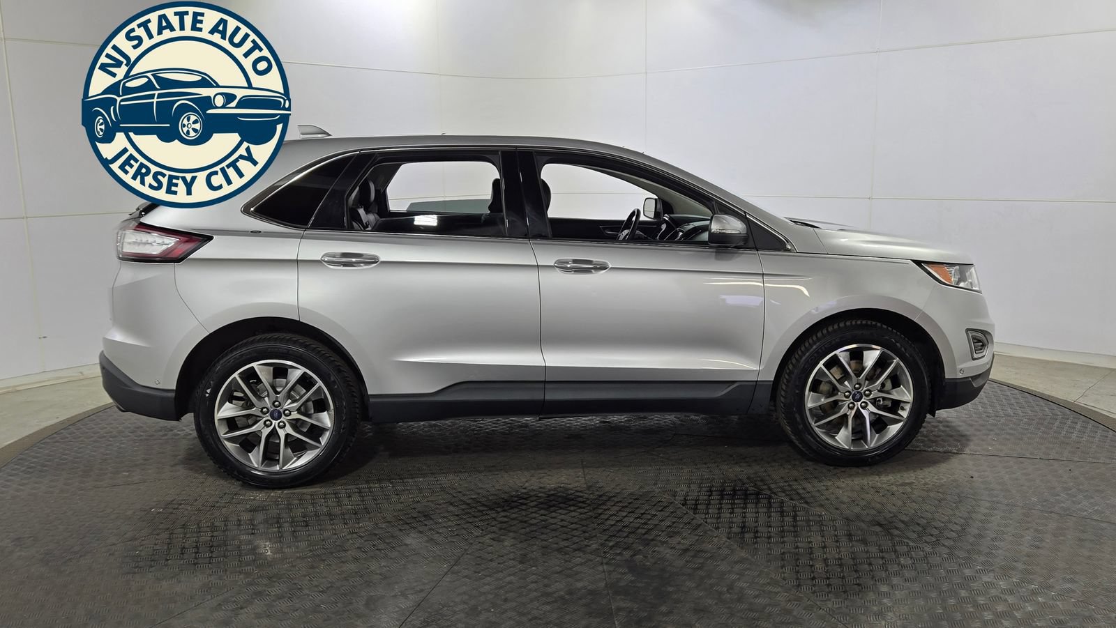 Used 2018 Ford Edge Titanium w/ Equipment Group 302A AWD/4WD image 8
