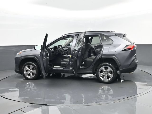 Used 2022 Toyota RAV4 XLE AWD/4WD image 28