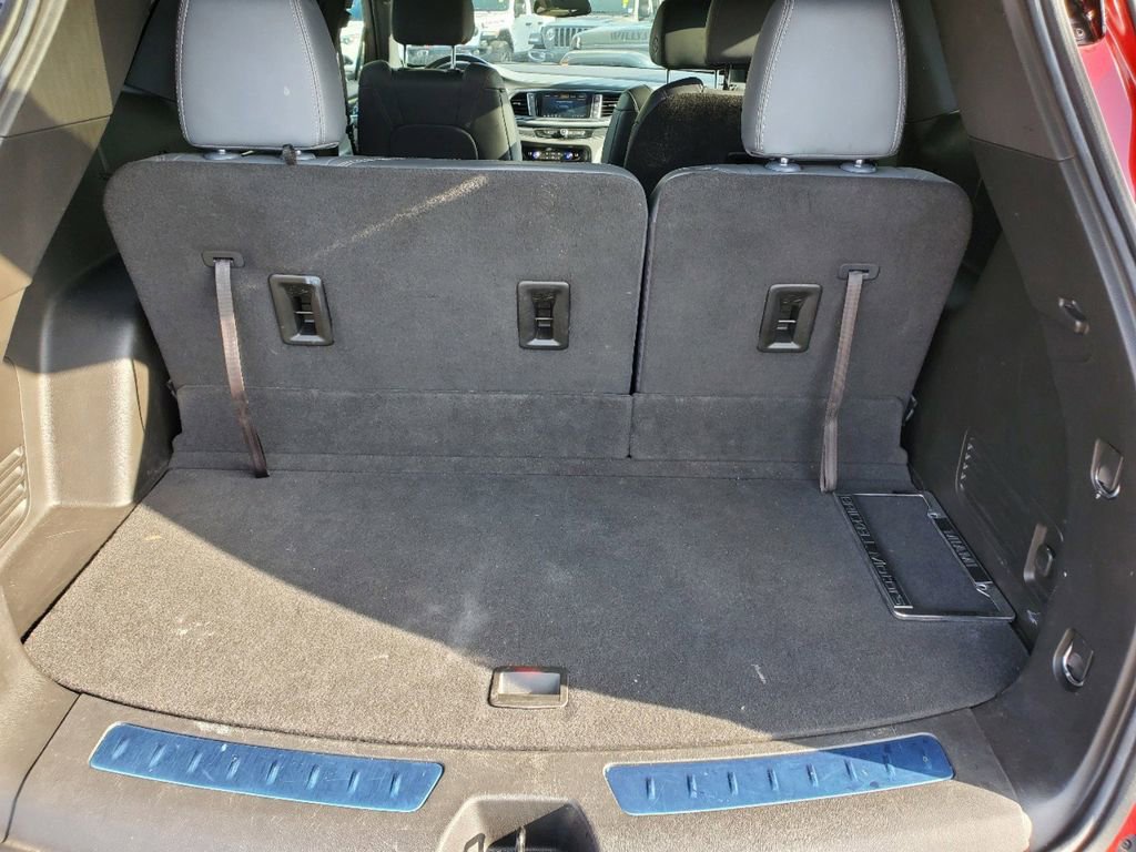 Used 2024 Buick Enclave Essence w/ Sport Touring Edition image 7