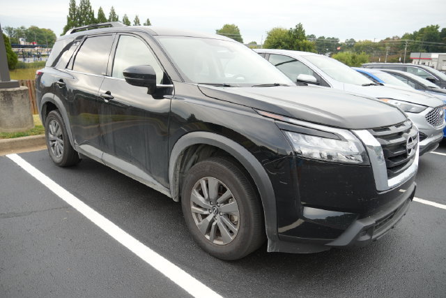 Used 2025 Nissan Pathfinder SV