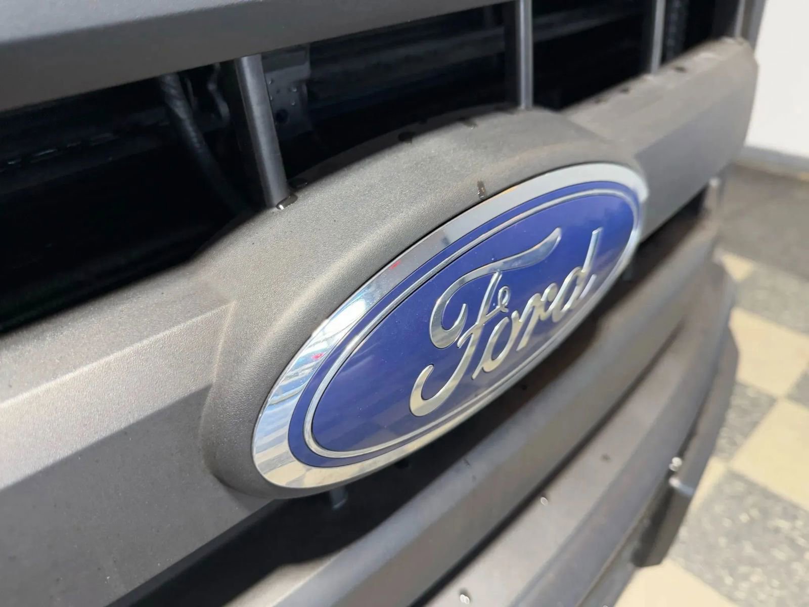 Used 2017 Ford F150 XL w/ Trailer Tow Package image 5