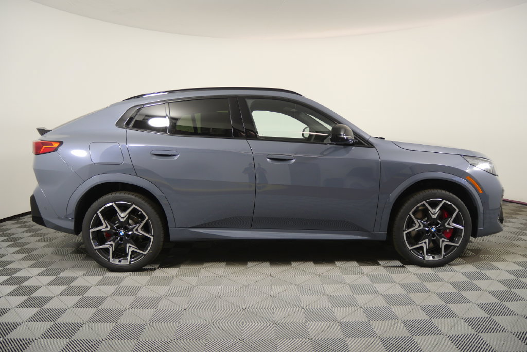 New 2026 BMW X2 xDrive28i w/ Technology Package AWD/4WD image 3