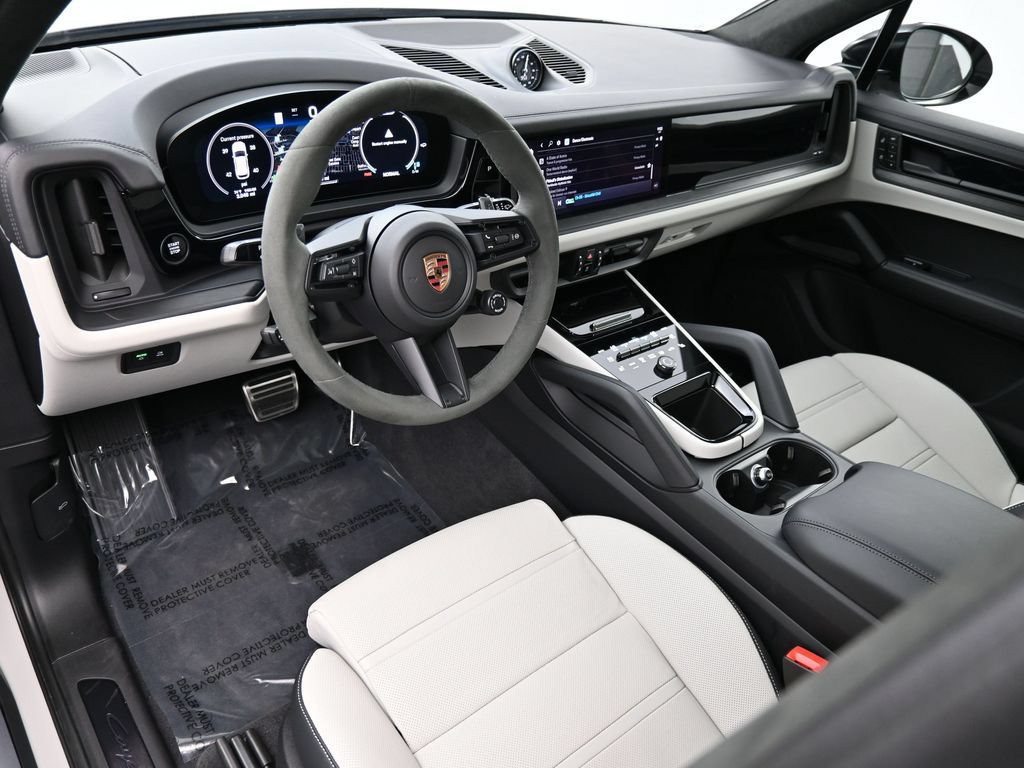 Certified 2026 Porsche Cayenne GTS AWD/4WD image 4