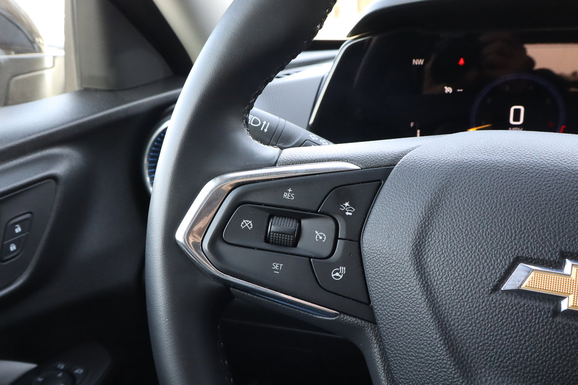 Used 2025 Chevrolet Trax LT w/ LT Convenience Package FWD image 24