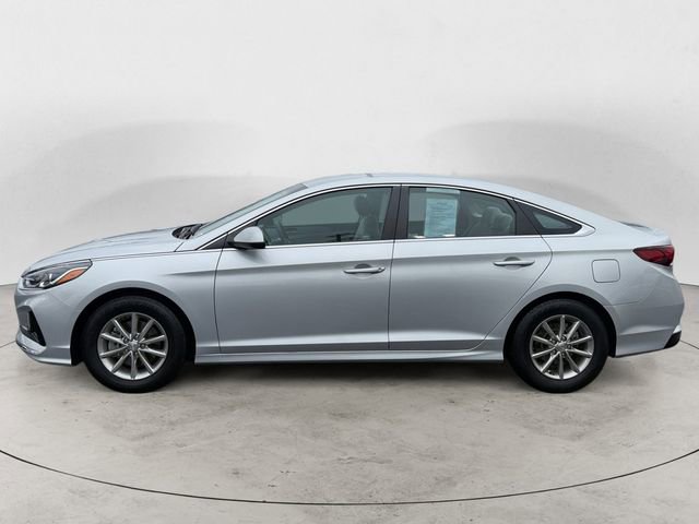 Used 2018 Hyundai Sonata SE image 2