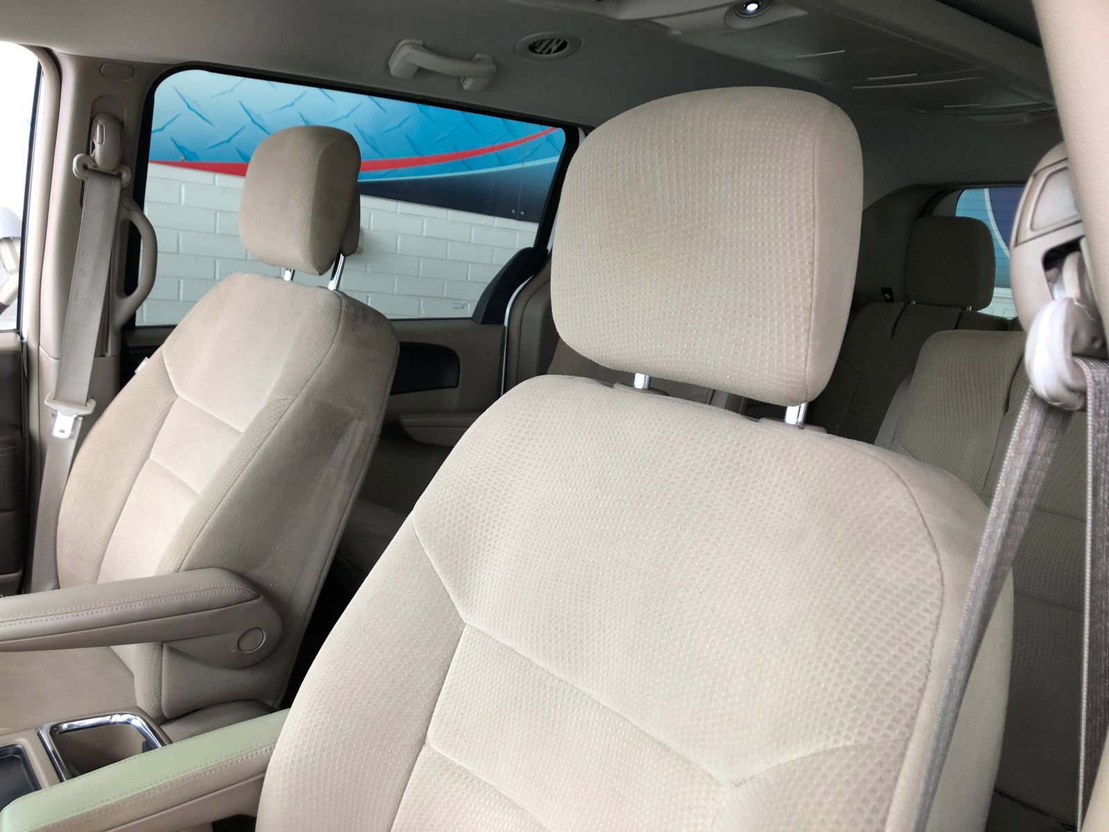 Used 2011 Chrysler Town & Country Touring FWD image 18