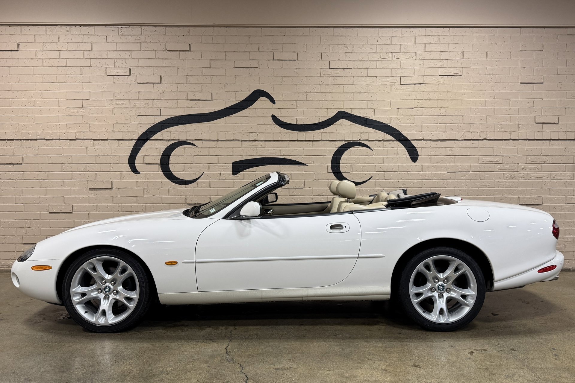 Used 2003 Jaguar XK8 Convertible image 3