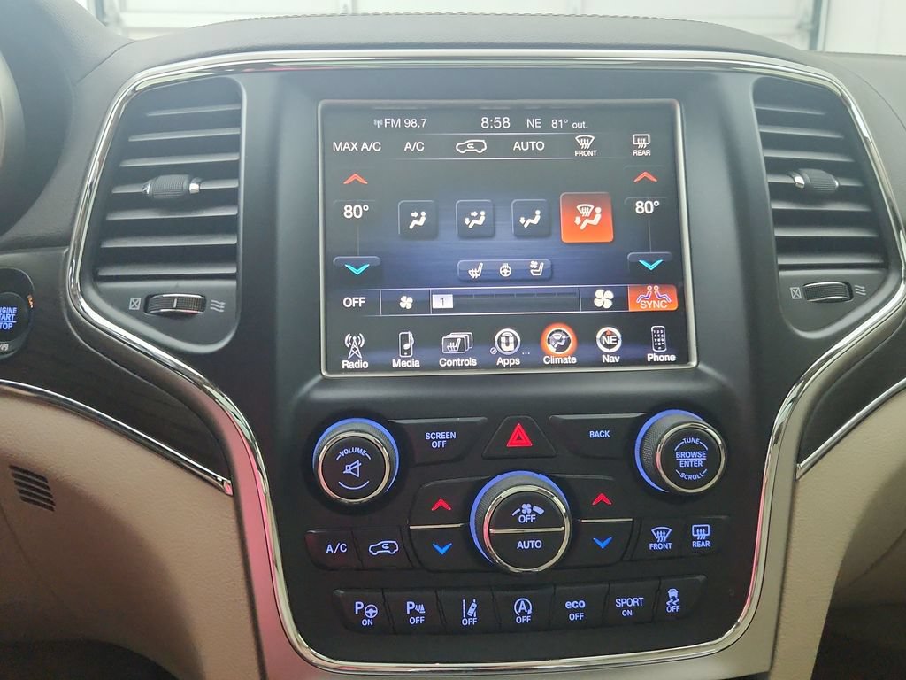 Used 2017 Jeep Grand Cherokee Overland w/ Jeep Active Safety Group AWD/4WD image 29