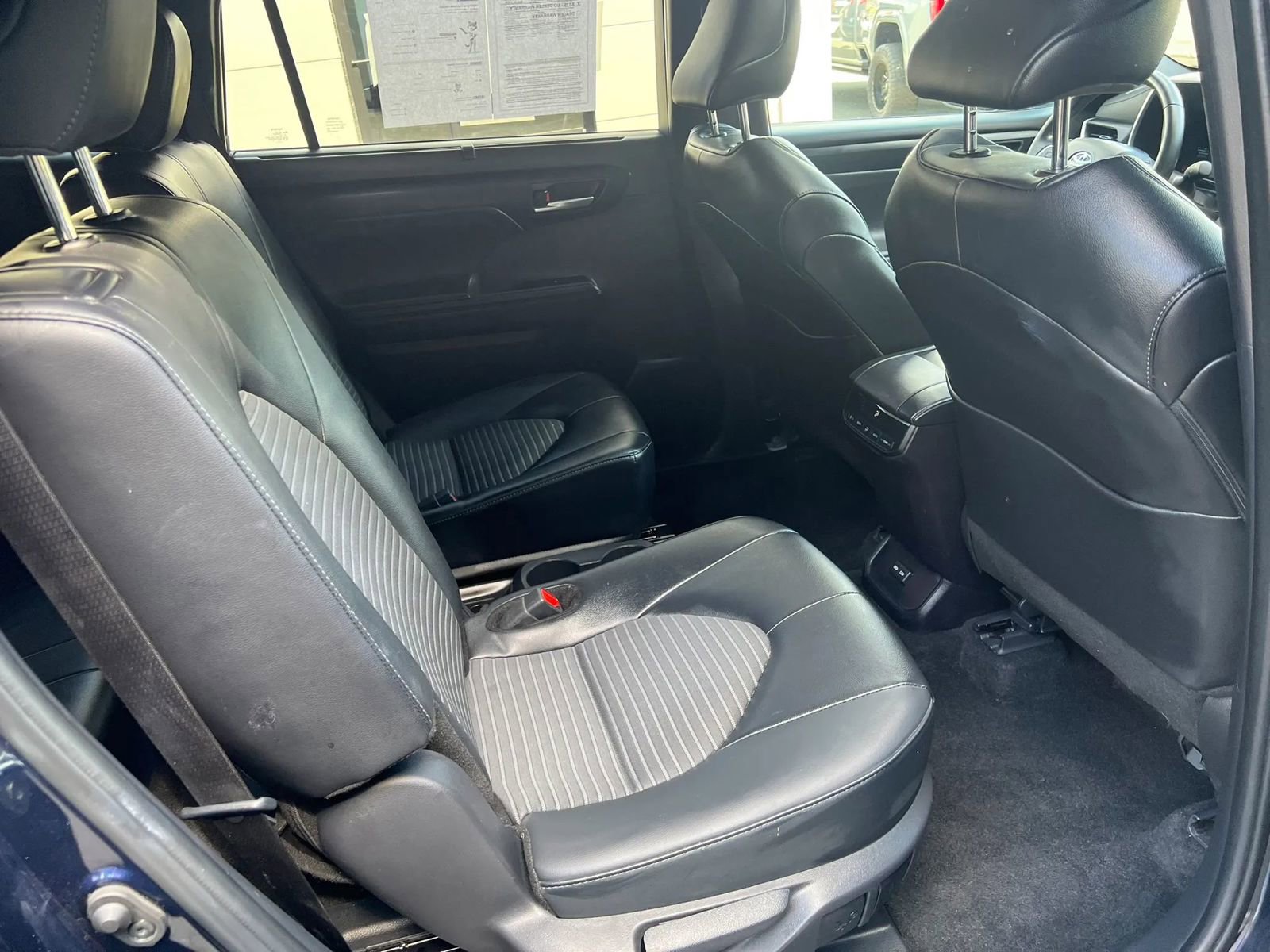 Used 2025 Toyota Highlander XSE image 9