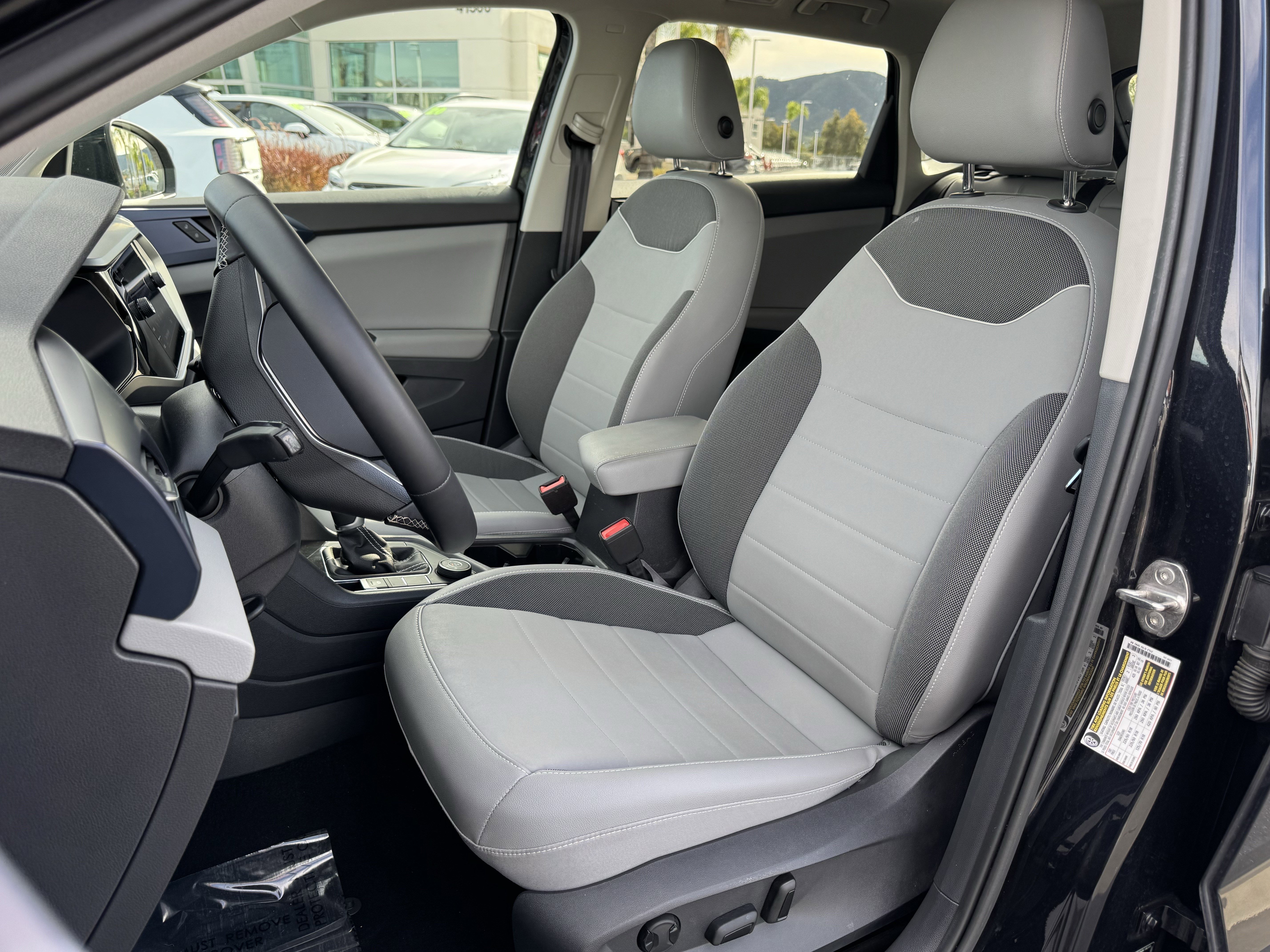 Certified 2023 Volkswagen Taos SE w/ Panoramic Sunroof Package image 16