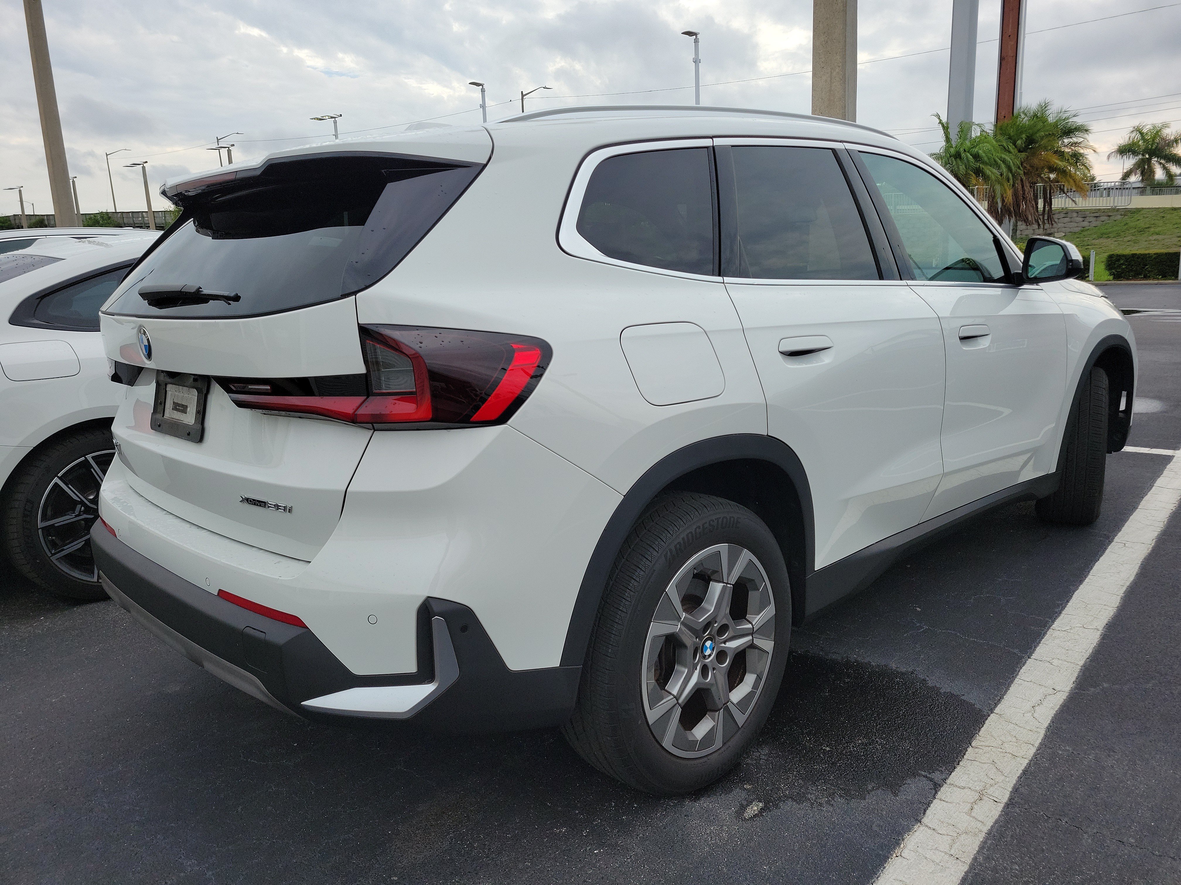 Used 2023 BMW X1 xDrive28i AWD/4WD image 3