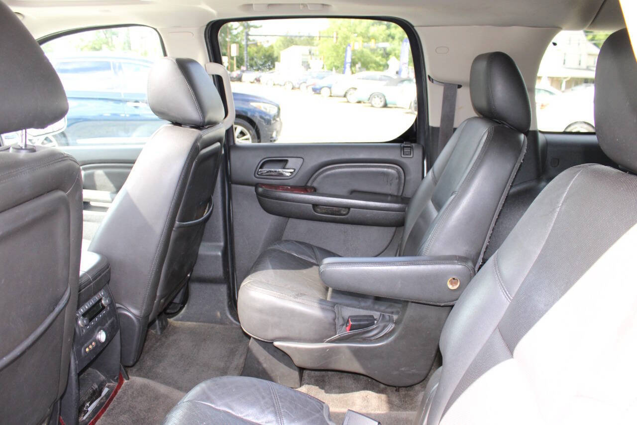 Used 2013 Cadillac Escalade ESV Luxury AWD/4WD image 20