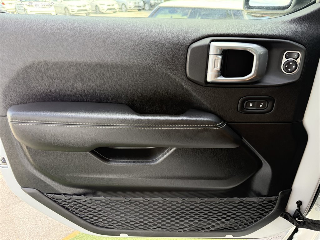 Used 2021 Jeep Wrangler Unlimited Sahara w/ Uconnect 4C Nav & Sound Group AWD/4WD image 29