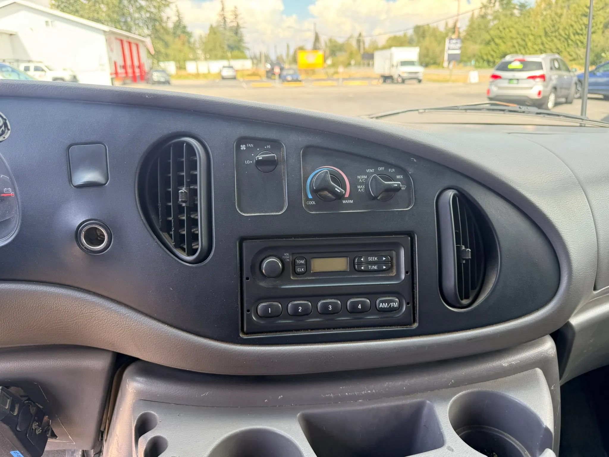 Used 2002 Ford E-350 and Econoline 350 Super Duty RWD image 14