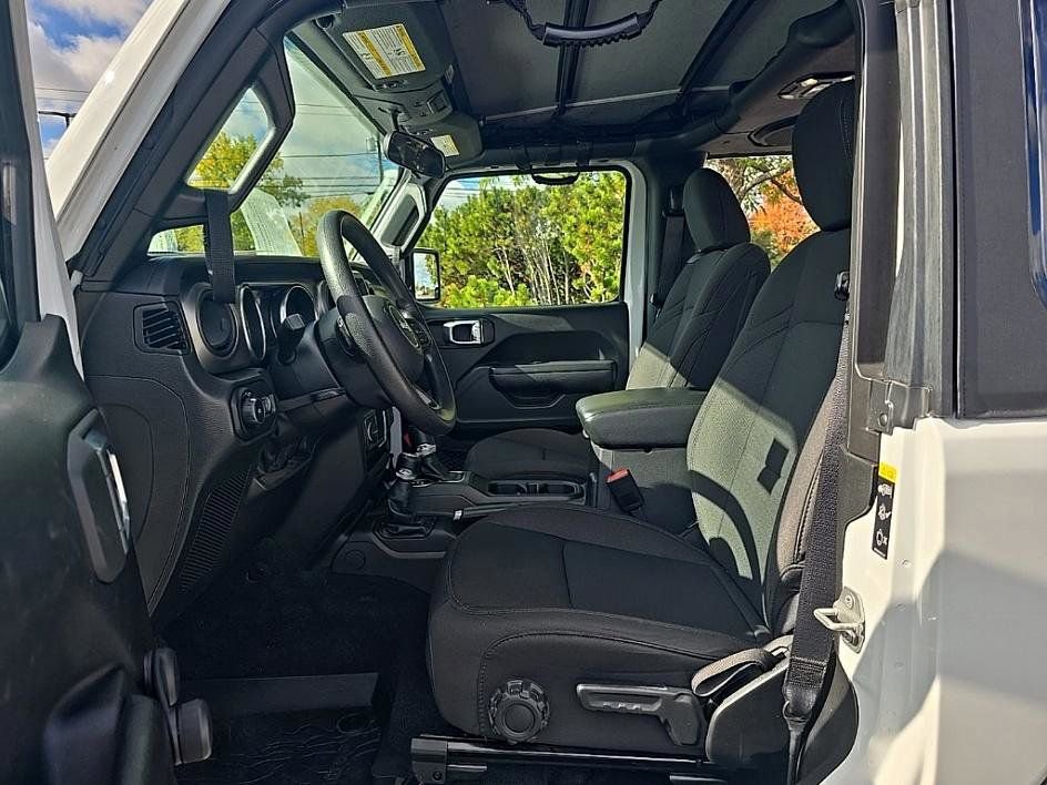 Used 2022 Jeep Wrangler Sport image 10