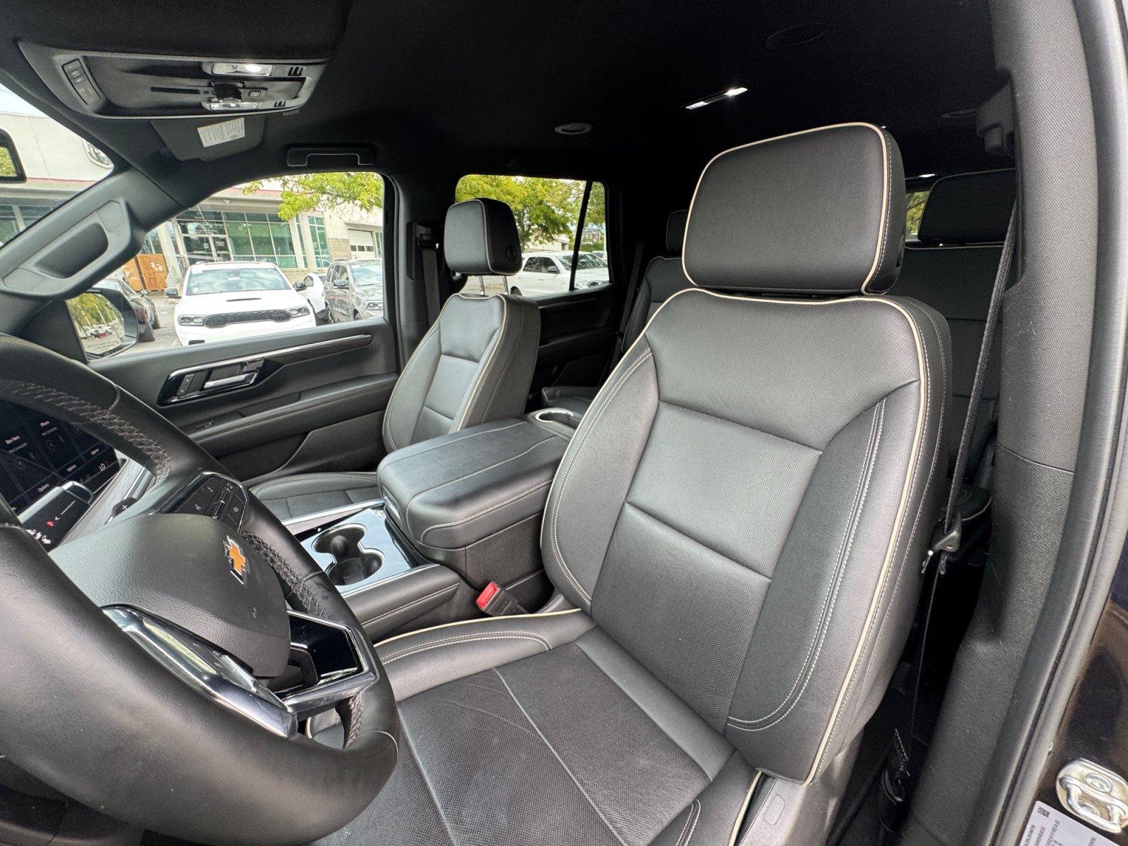 Used 2025 Chevrolet Tahoe Premier AWD/4WD image 15
