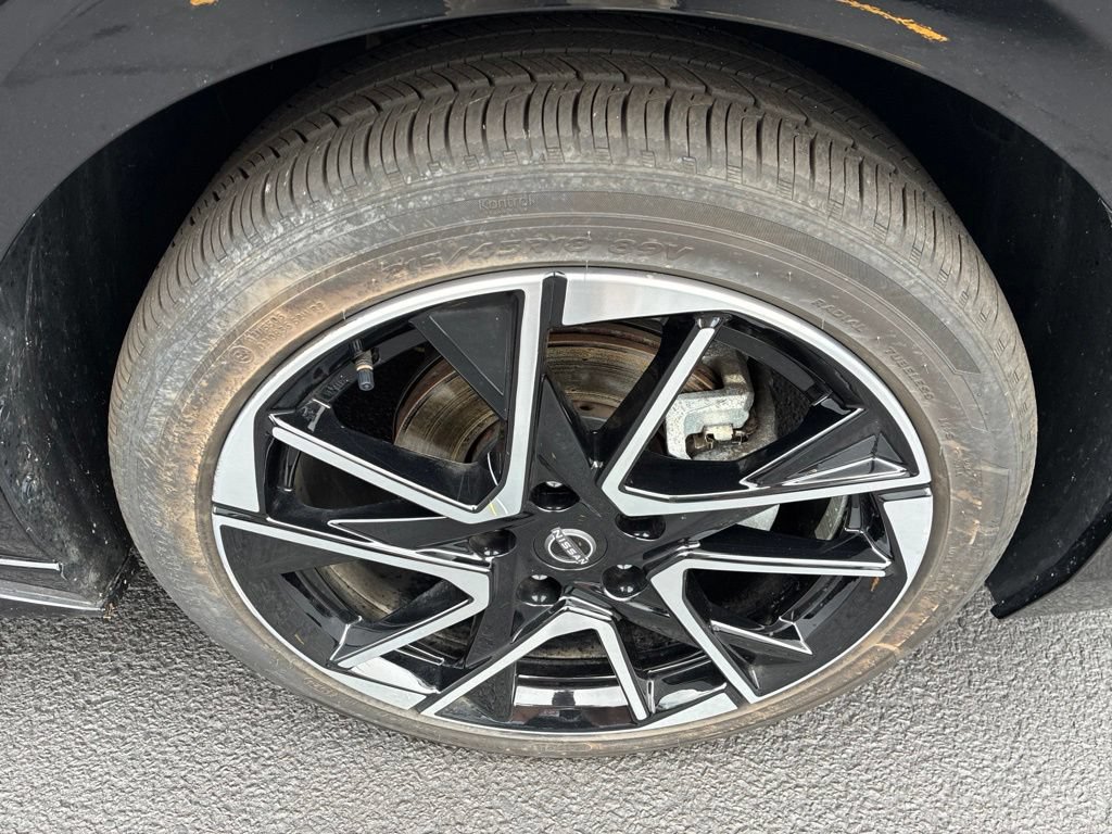 Certified 2025 Nissan Sentra SR FWD image 9