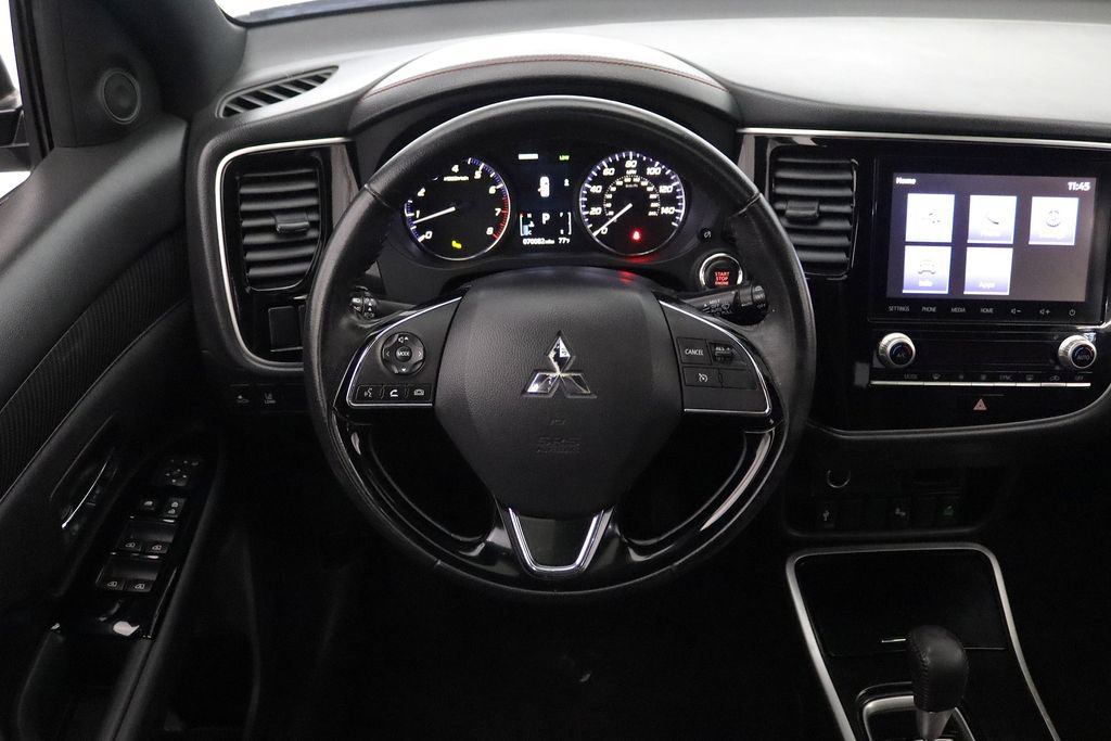 Used 2020 Mitsubishi Outlander LE AWD/4WD image 16