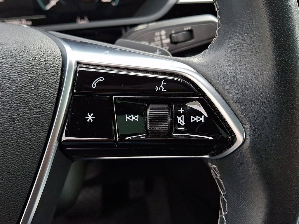 Used 2023 Audi e-tron Premium Plus w/ Premium Plus Package image 24