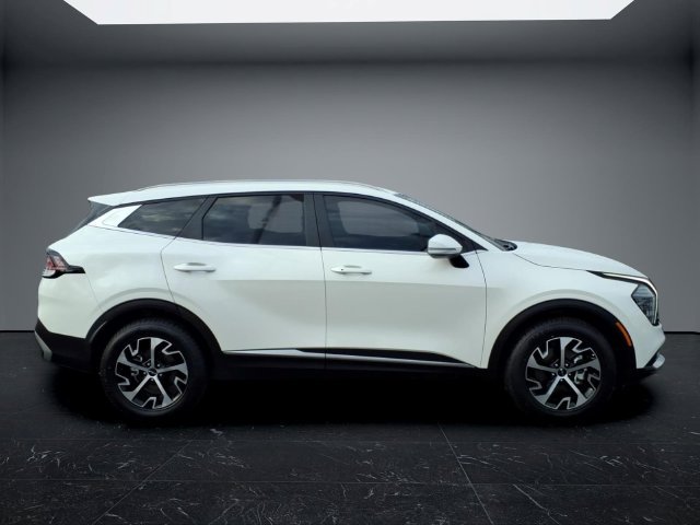 Used 2024 Kia Sportage EX AWD/4WD image 2