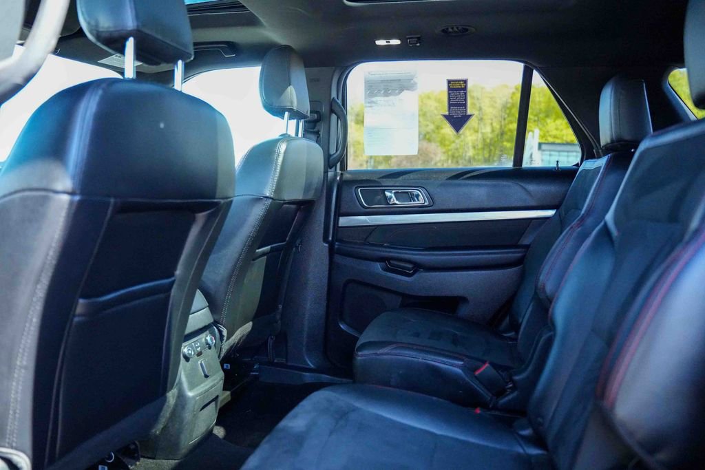 Used 2018 Ford Explorer XLT w/ Equipment Group 202A AWD/4WD image 24