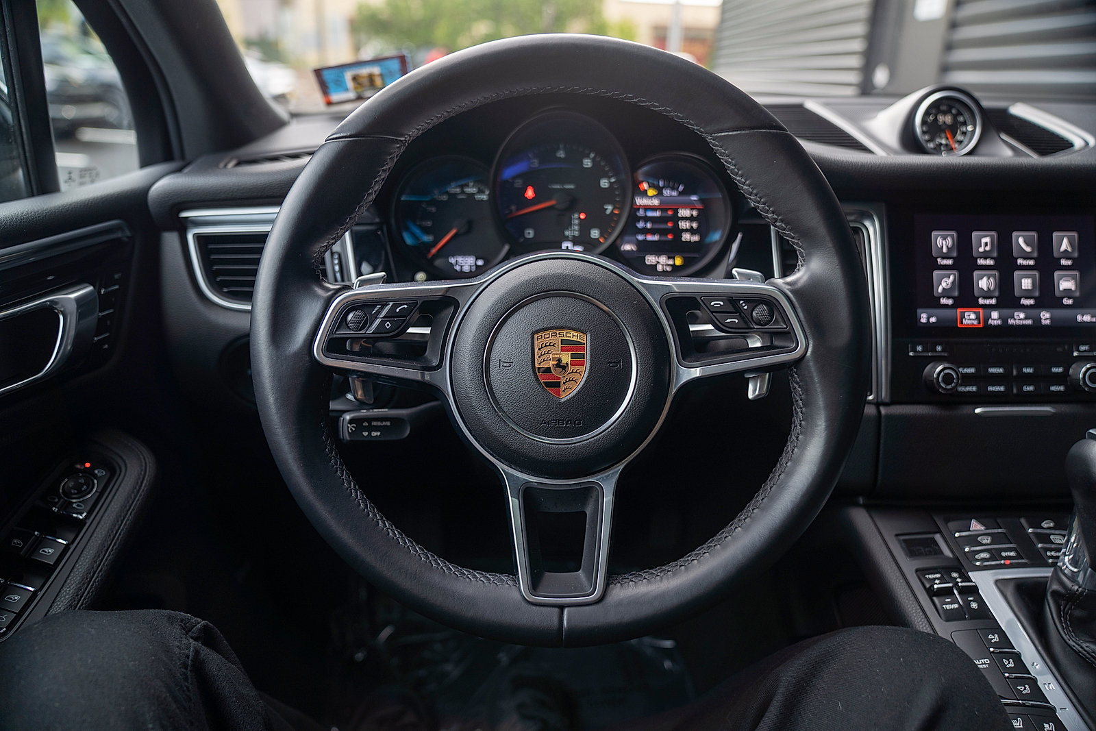 Used 2018 Porsche Macan Sport Edition AWD/4WD image 6