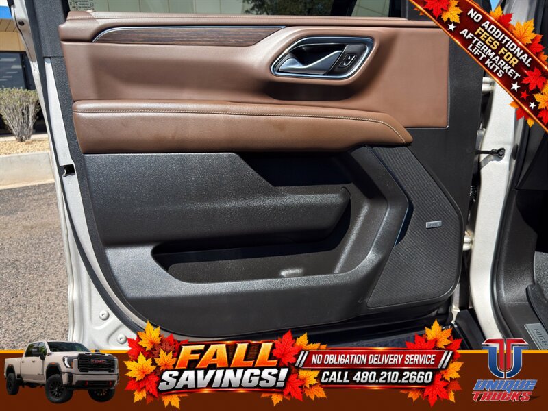 Used 2022 Chevrolet Suburban High Country AWD/4WD image 15