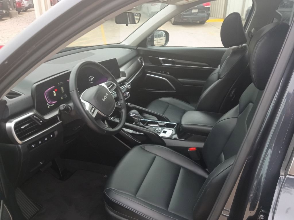Used 2025 Kia Telluride S FWD image 4
