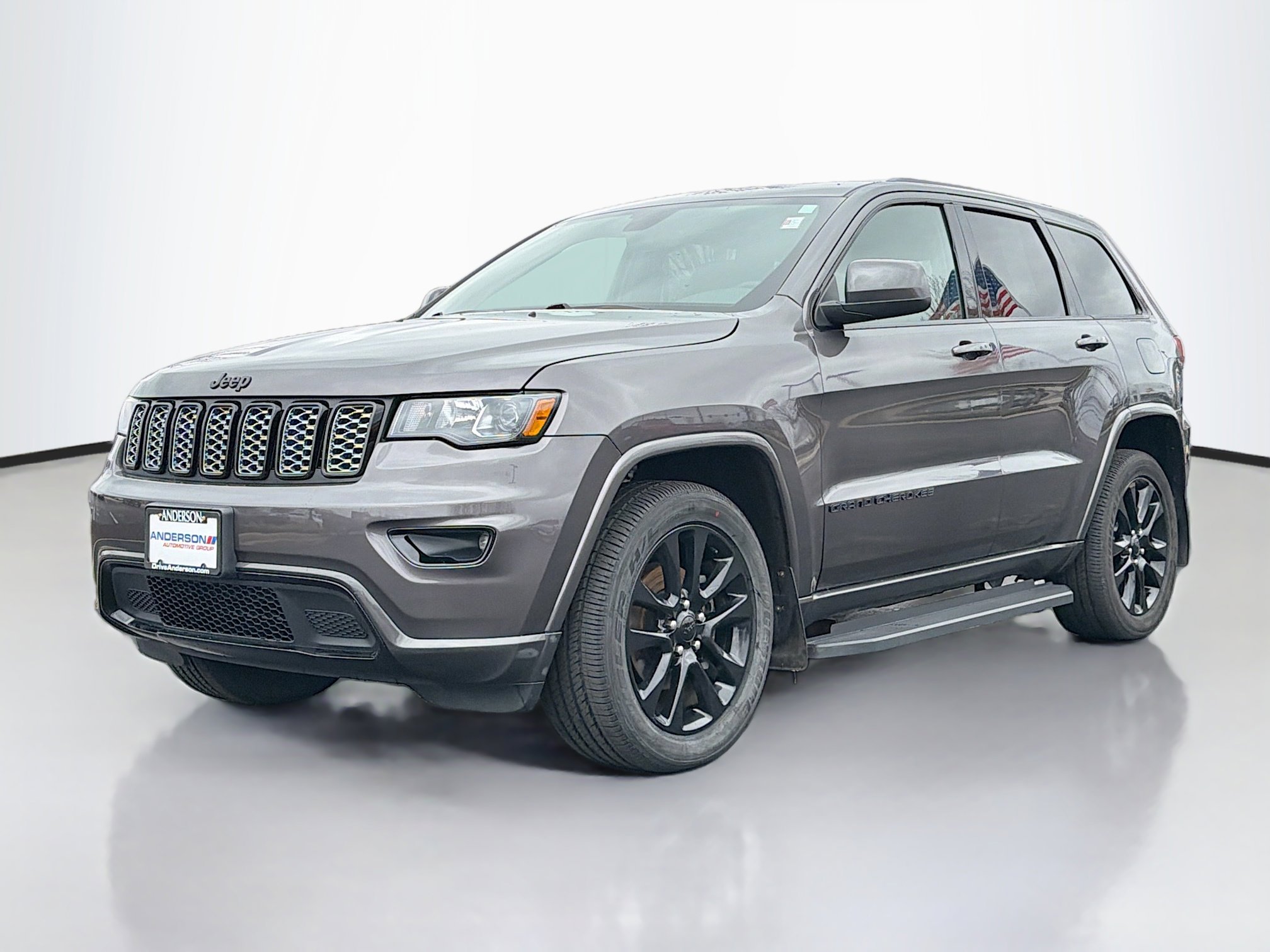 Used 2019 Jeep Grand Cherokee Altitude image 12