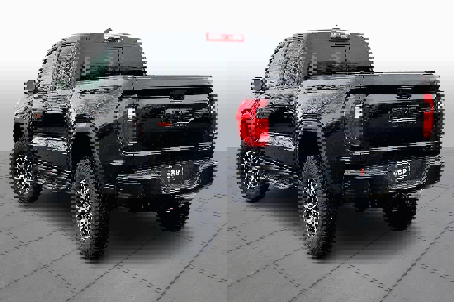 Used 2025 GMC Canyon AT4 w/ AT4X Package image 11