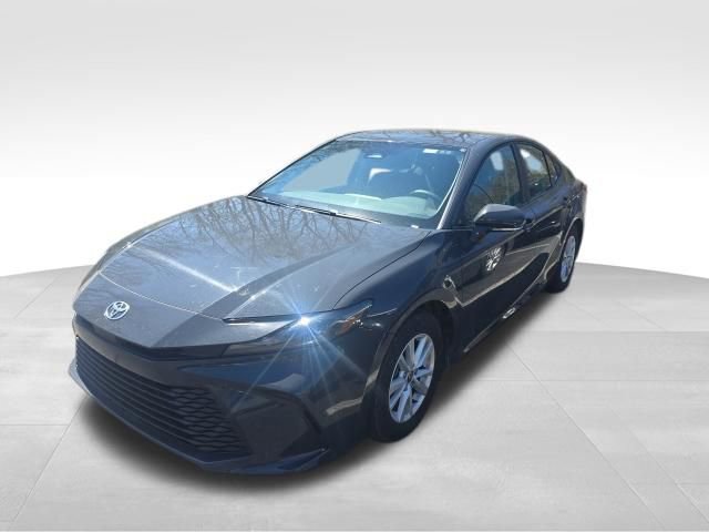 Used 2025 Toyota Camry LE image 2
