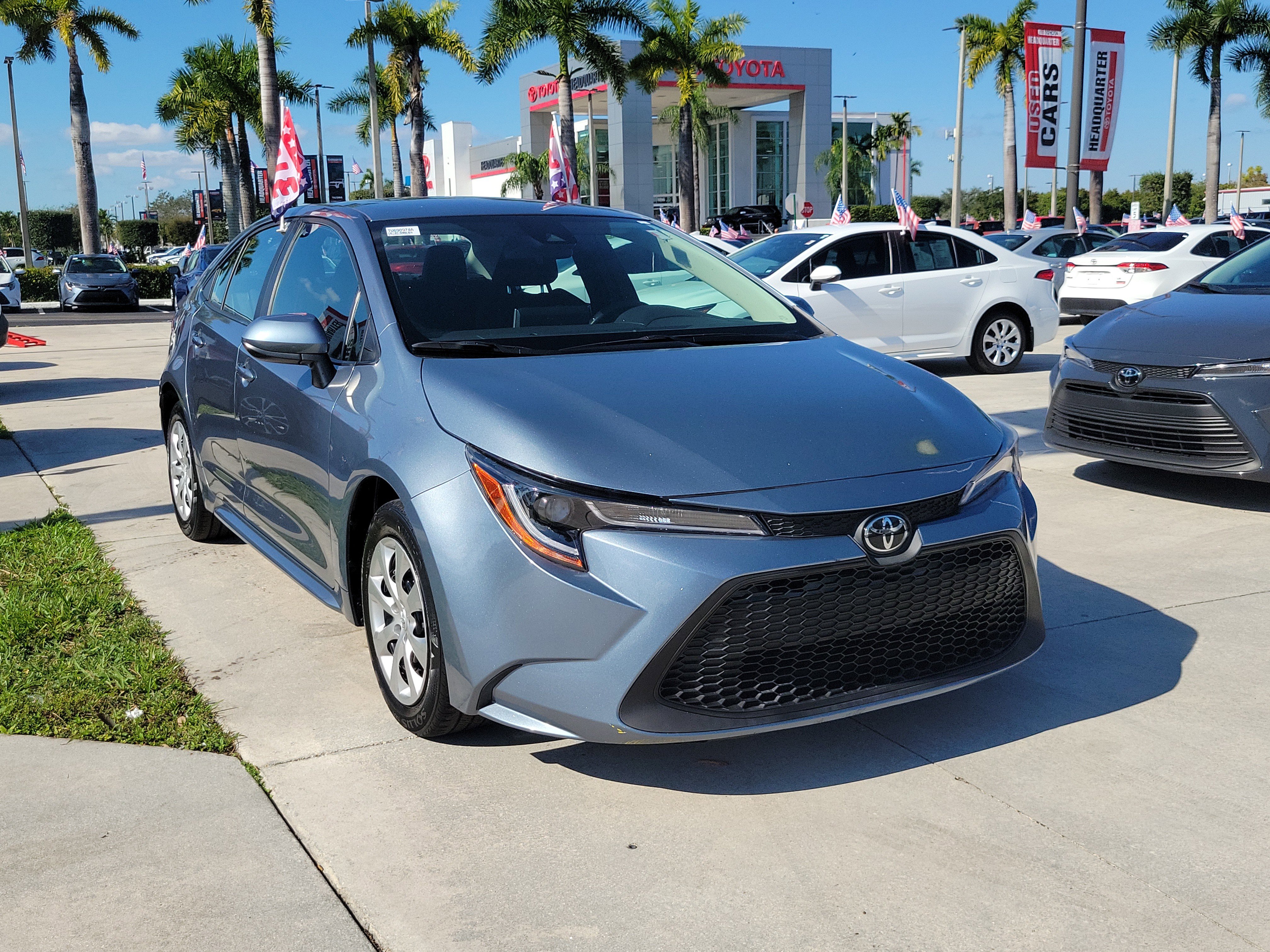 Used 2020 Toyota Corolla LE image 2