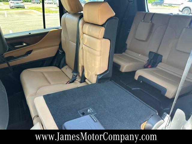 Used 2023 Lexus LX 600 4WD w/ Luxury Package image 16