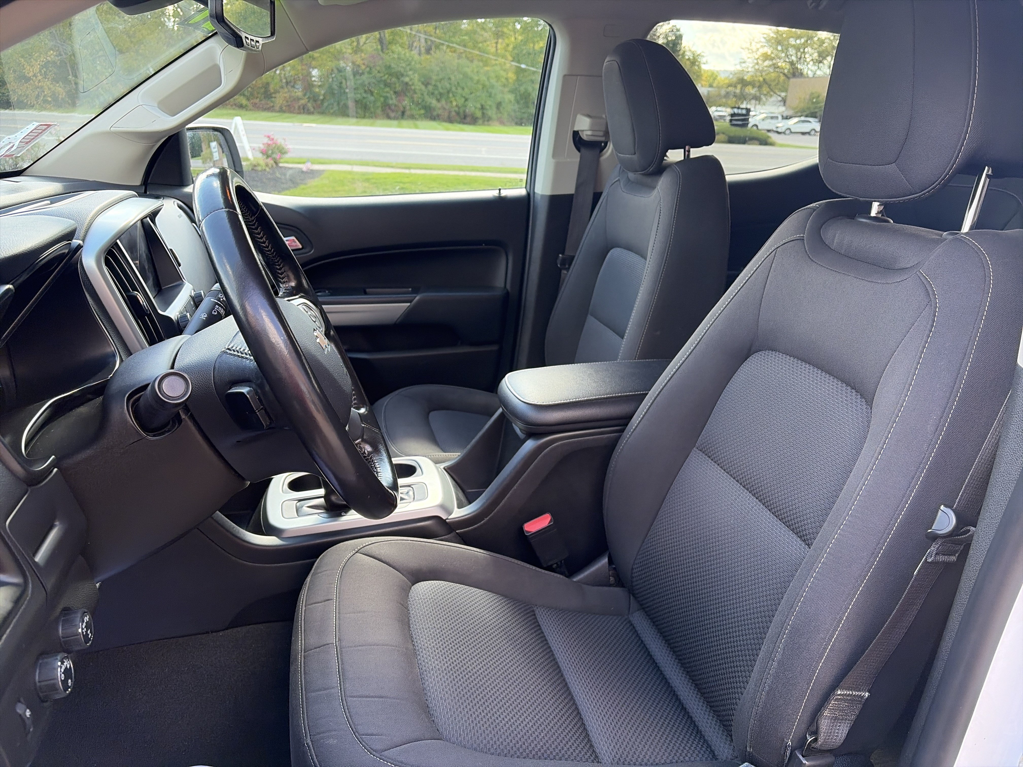 Used 2021 Chevrolet Colorado LT AWD/4WD image 12