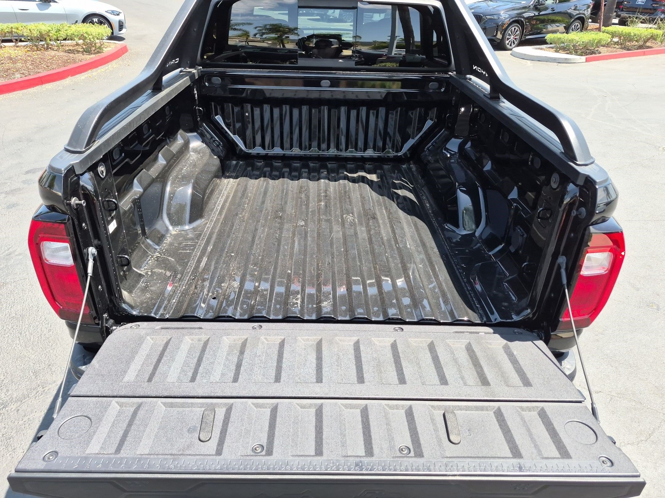 Used 2025 GMC Canyon AT4 w/ Nightfall Edition AWD/4WD image 31