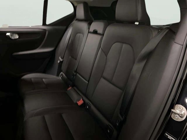 Used 2025 Volvo XC40 B5 Core image 54