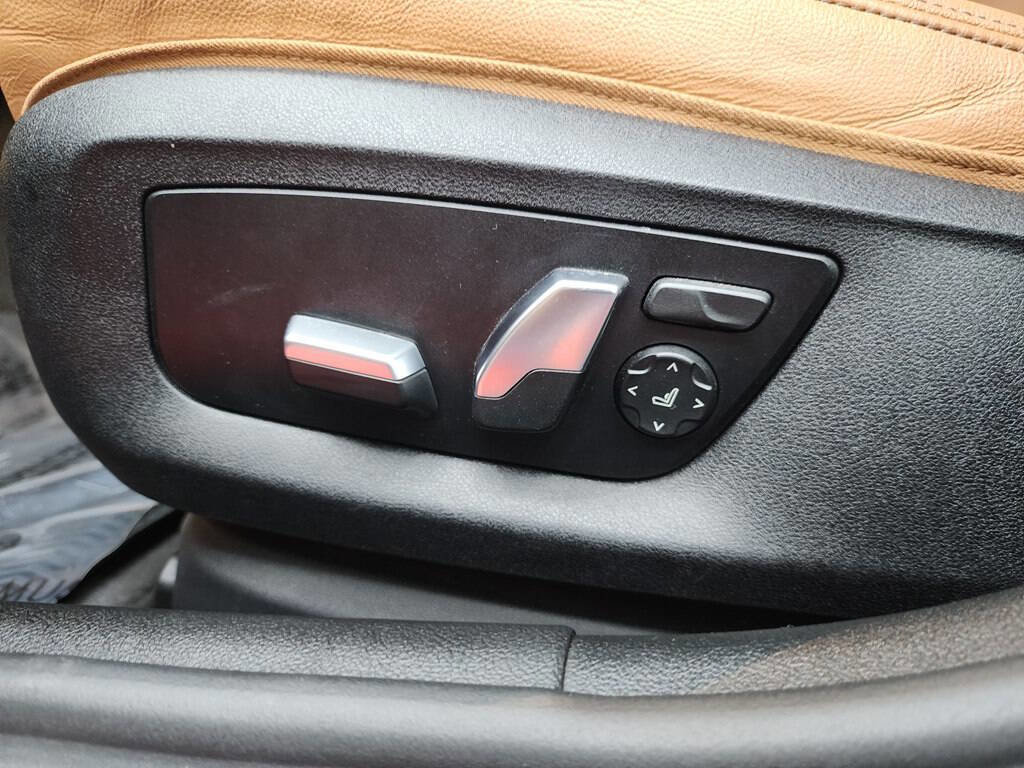 Used 2023 BMW 530e w/ M Sport Package image 19