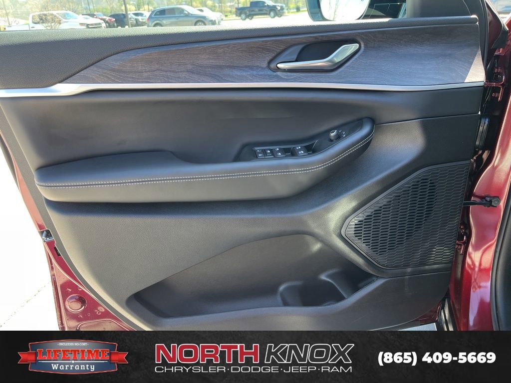 New 2026 Jeep Grand Cherokee Altitude image 5