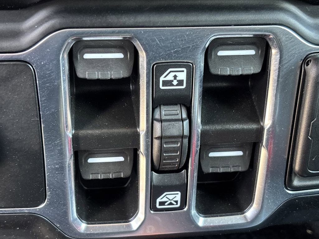 Used 2023 Jeep Wrangler Sahara image 19