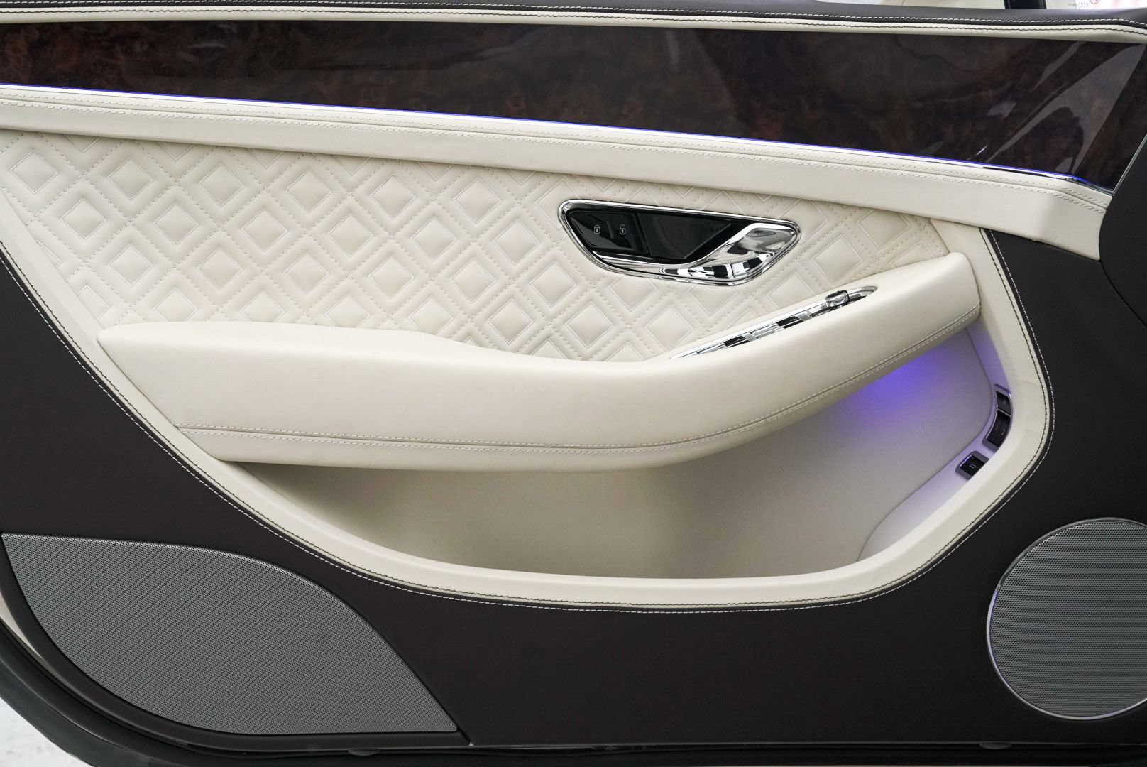 Used 2023 Bentley Continental GT Azure image 12