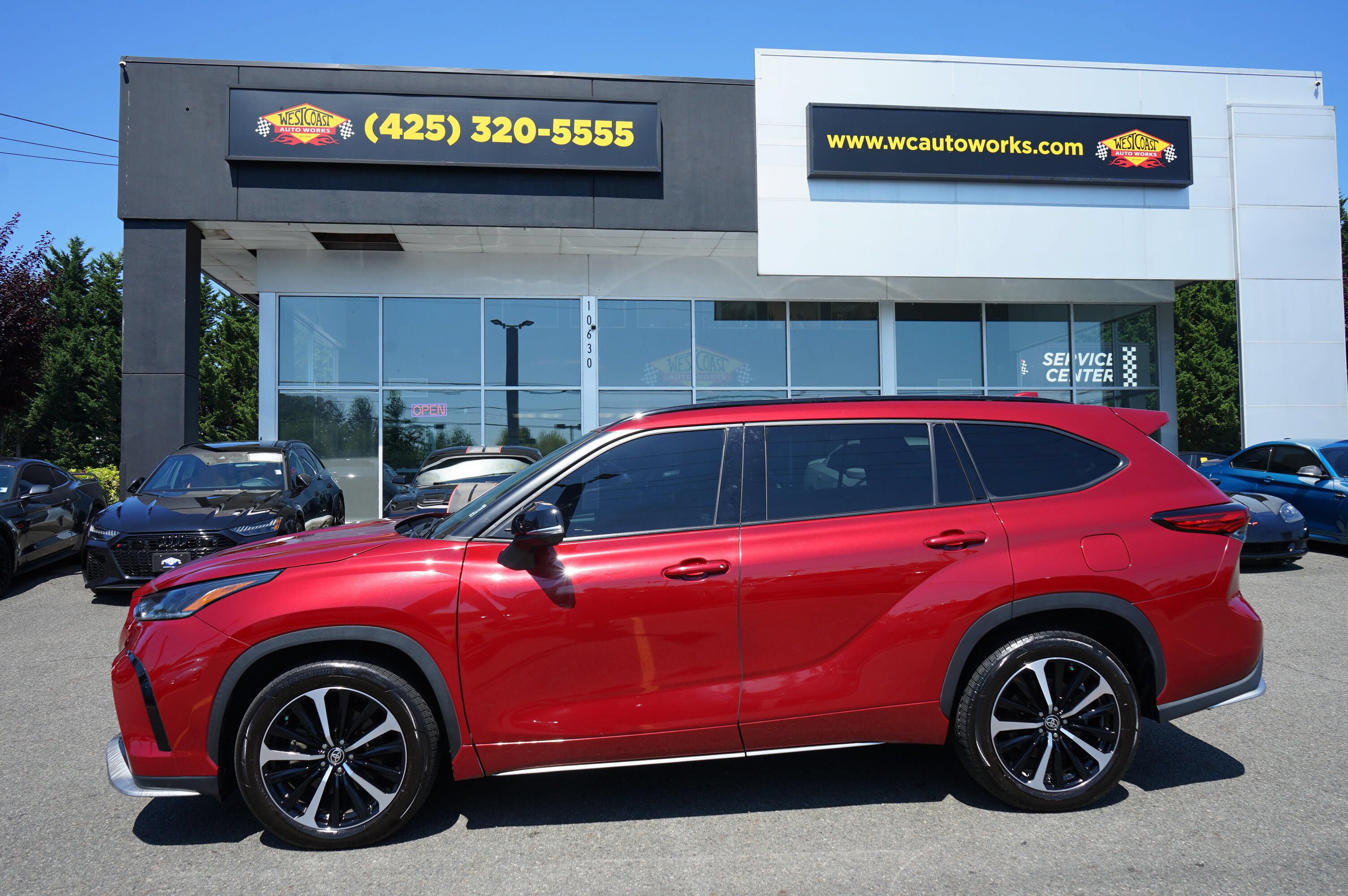 Used 2021 Toyota Highlander XSE AWD/4WD image 2