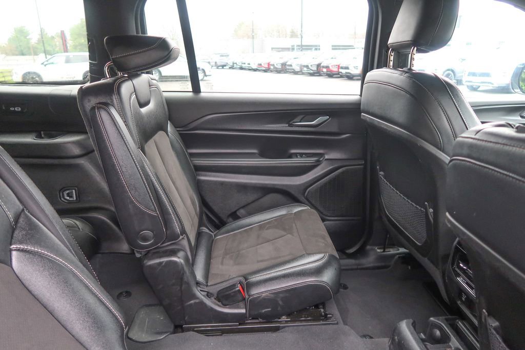 Used 2023 Jeep Grand Cherokee L Laredo RWD image 16